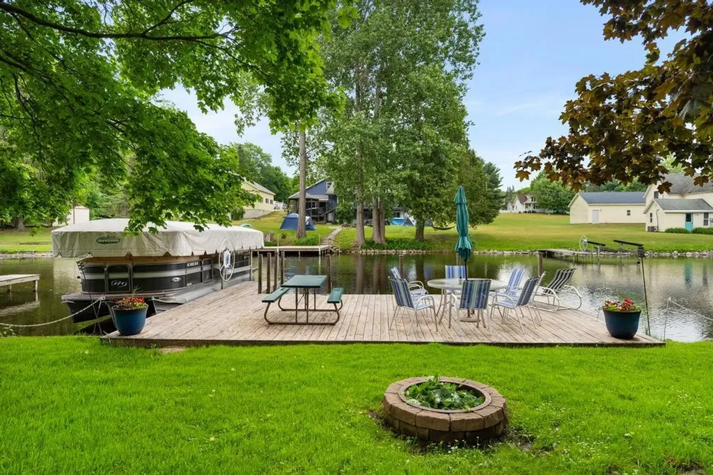 7752 & 7754 Maple Street Central Lake Township MI 49622