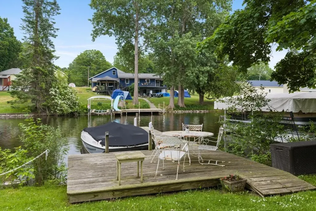 7752 & 7754 Maple Street Central Lake Township MI 49622