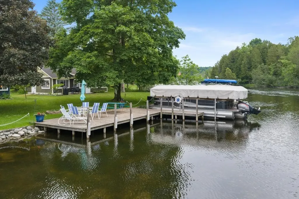 7752 & 7754 Maple Street Central Lake Township MI 49622
