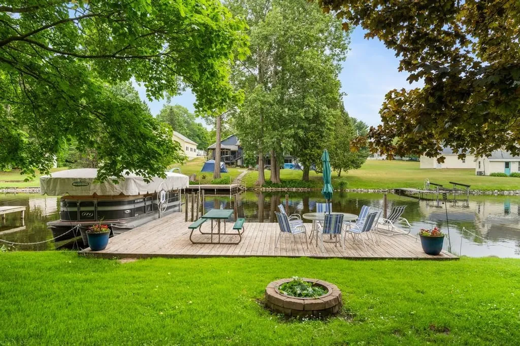 7752 & 7754 Maple Street Central Lake Township MI 49622