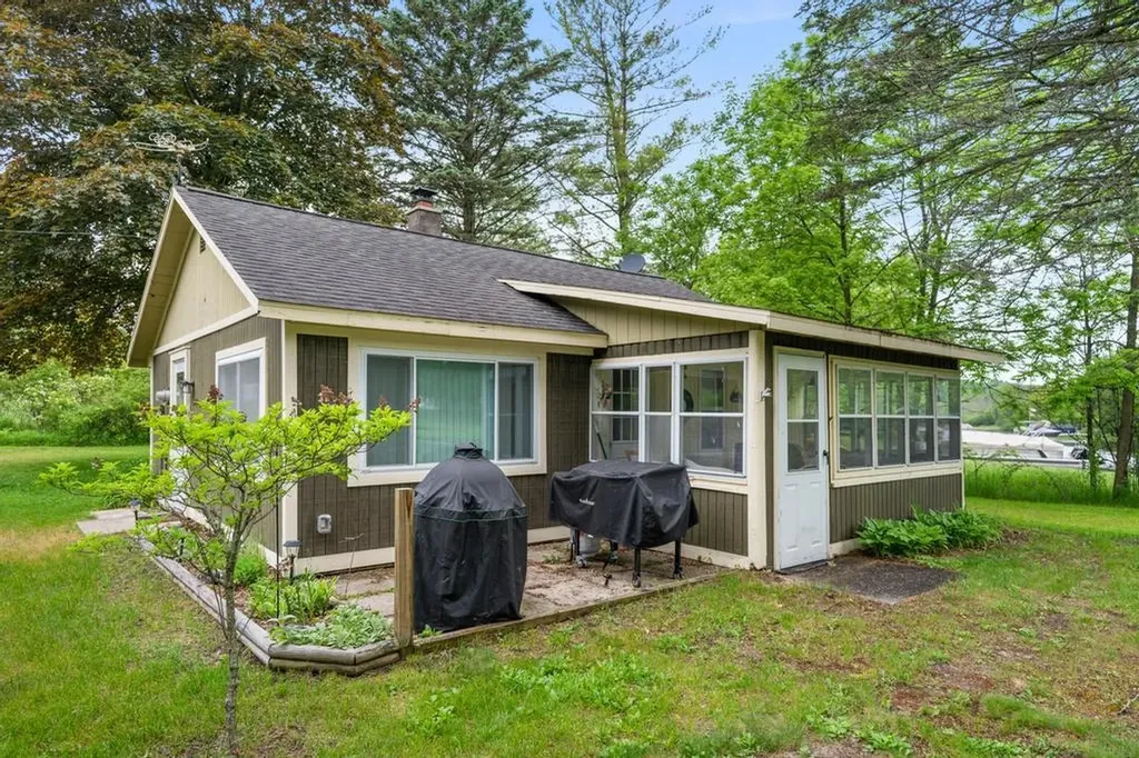 7752 & 7754 Maple Street Central Lake Township MI 49622