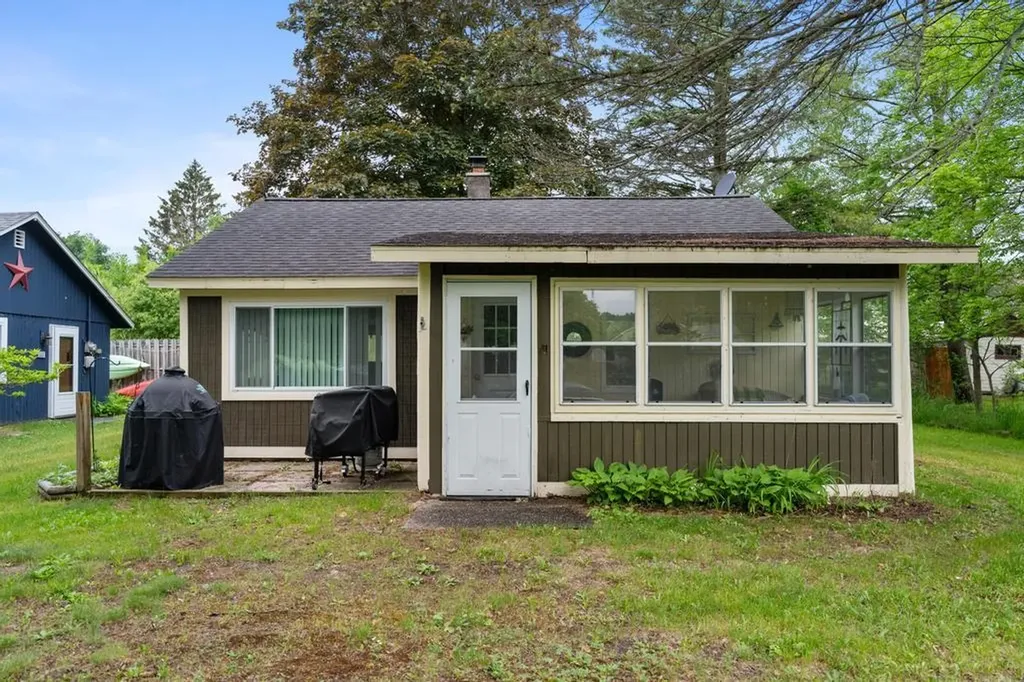 7752 & 7754 Maple Street Central Lake Township MI 49622