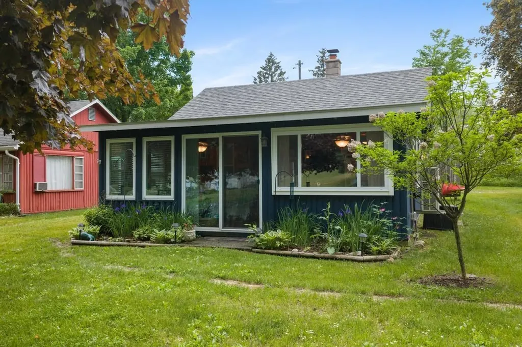 7752 & 7754 Maple Street Central Lake Township MI 49622
