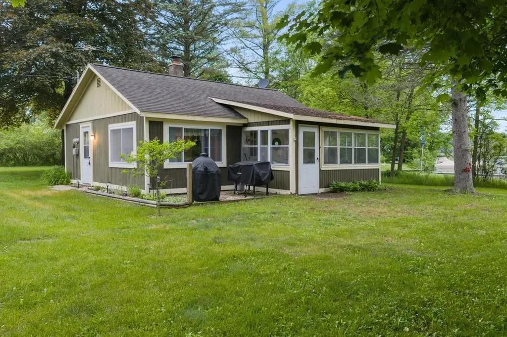 7752 & 7754 Maple Street Central Lake Township MI 49622