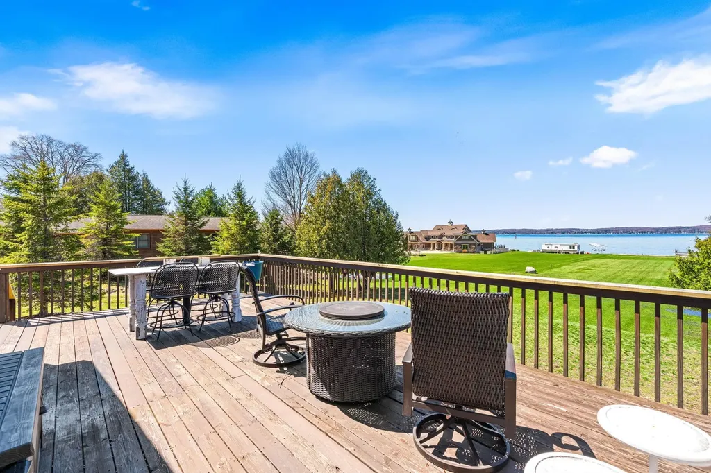 11256 SE Torch Lake Drive Helena Township MI 49612