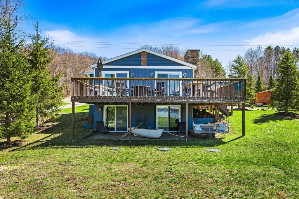 11256 SE Torch Lake Drive Helena Township MI 49612