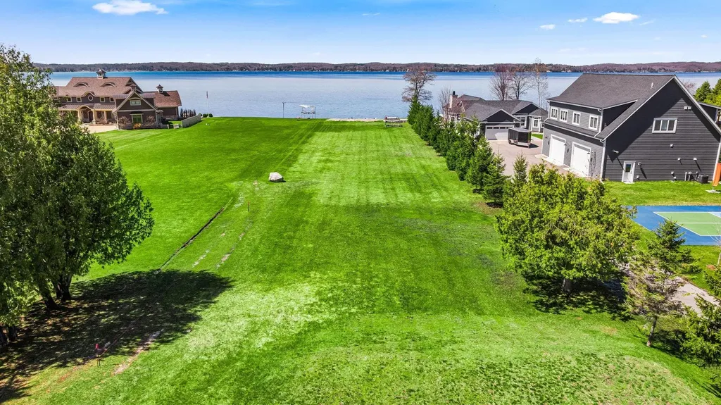 11256 SE Torch Lake Drive Helena Township MI 49612