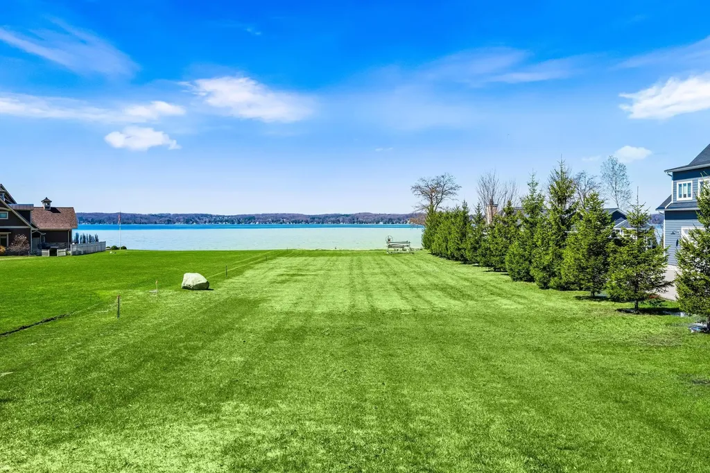 11256 SE Torch Lake Drive Helena Township MI 49612