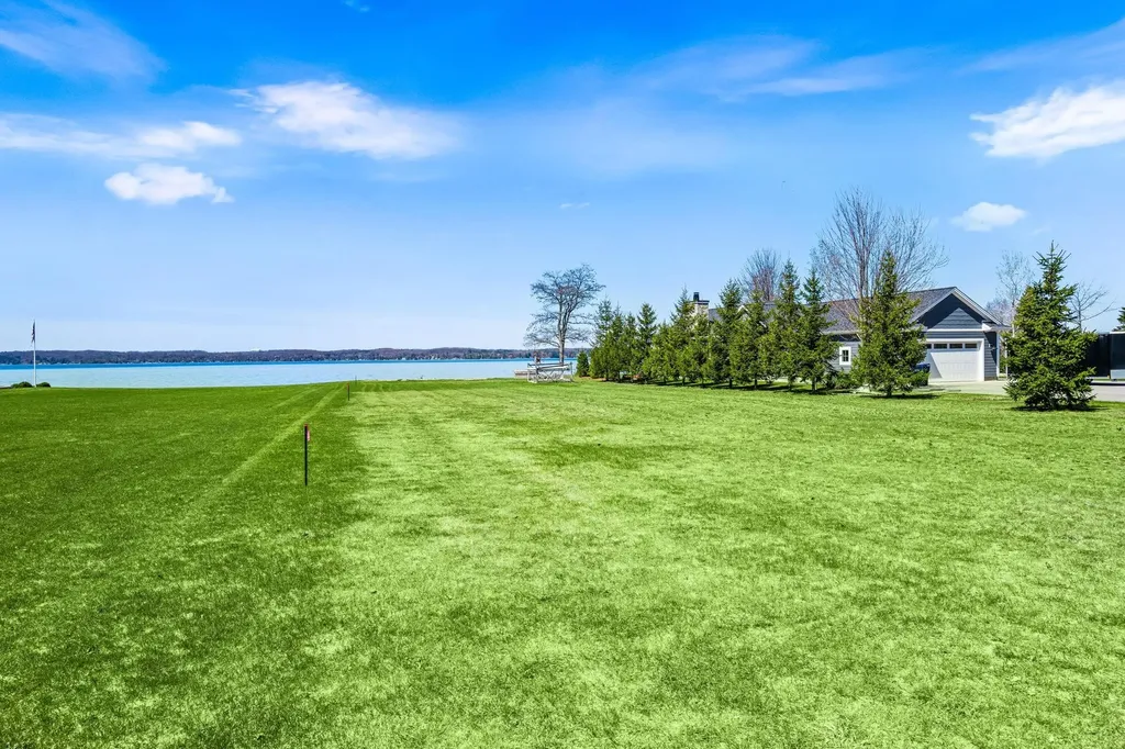 11256 SE Torch Lake Drive Helena Township MI 49612