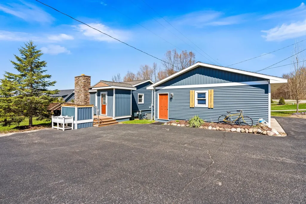 11256 SE Torch Lake Drive Helena Township MI 49612