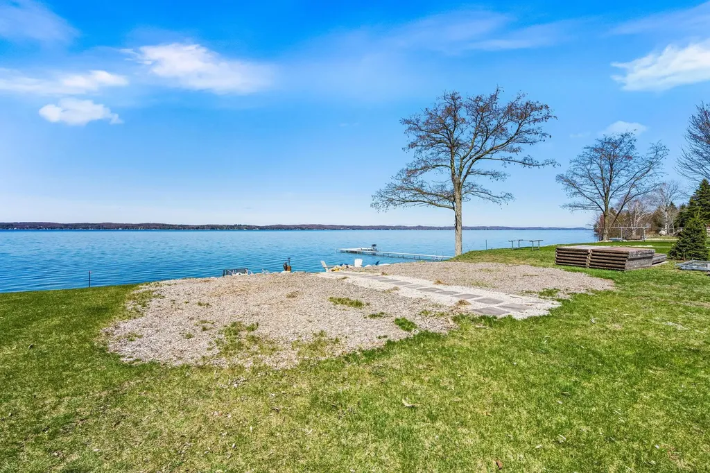 11256 SE Torch Lake Drive Helena Township MI 49612