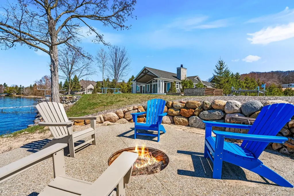 11256 SE Torch Lake Drive Helena Township MI 49612