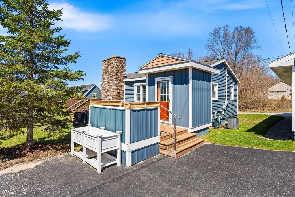 11256 SE Torch Lake Drive Helena Township MI 49612