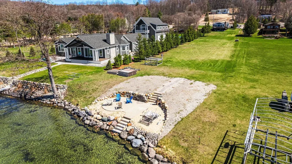 11256 SE Torch Lake Drive Helena Township MI 49612