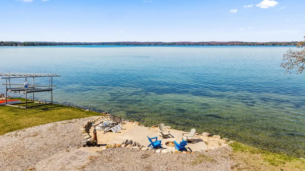 11256 SE Torch Lake Drive Helena Township MI 49612