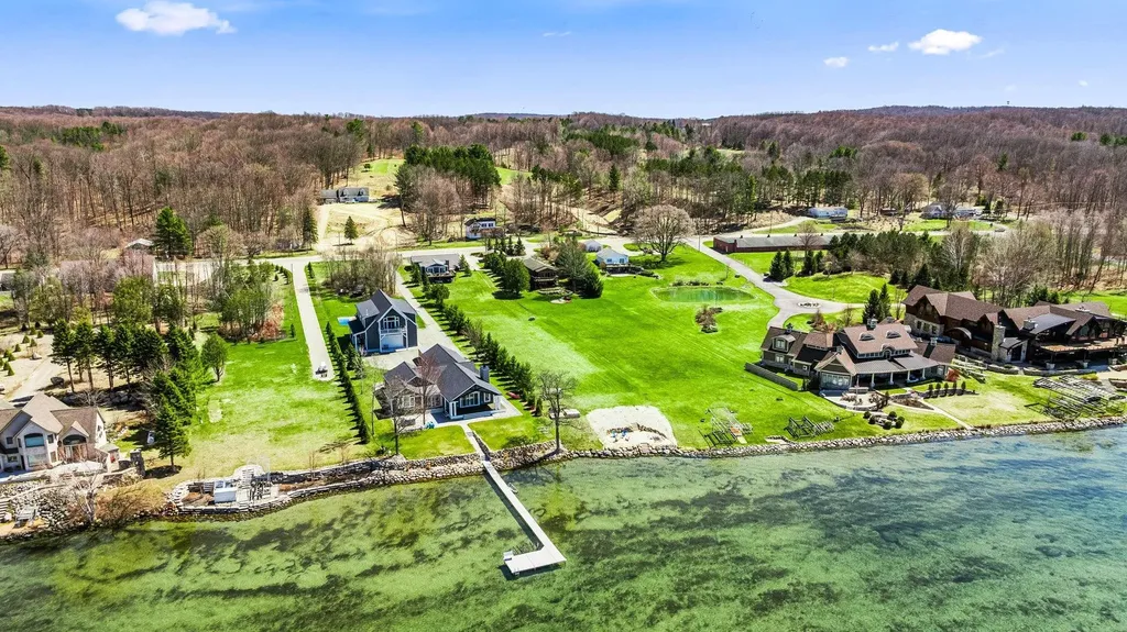11256 SE Torch Lake Drive Helena Township MI 49612