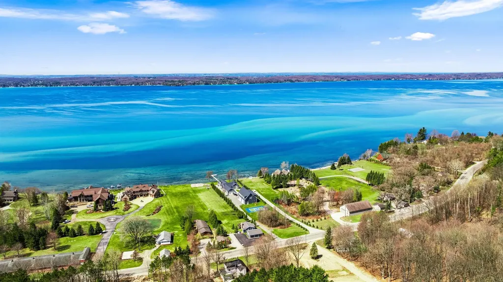 11256 SE Torch Lake Drive Helena Township MI 49612