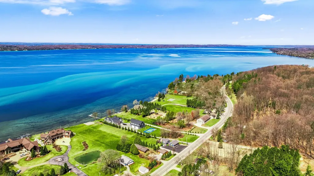 11256 SE Torch Lake Drive Helena Township MI 49612