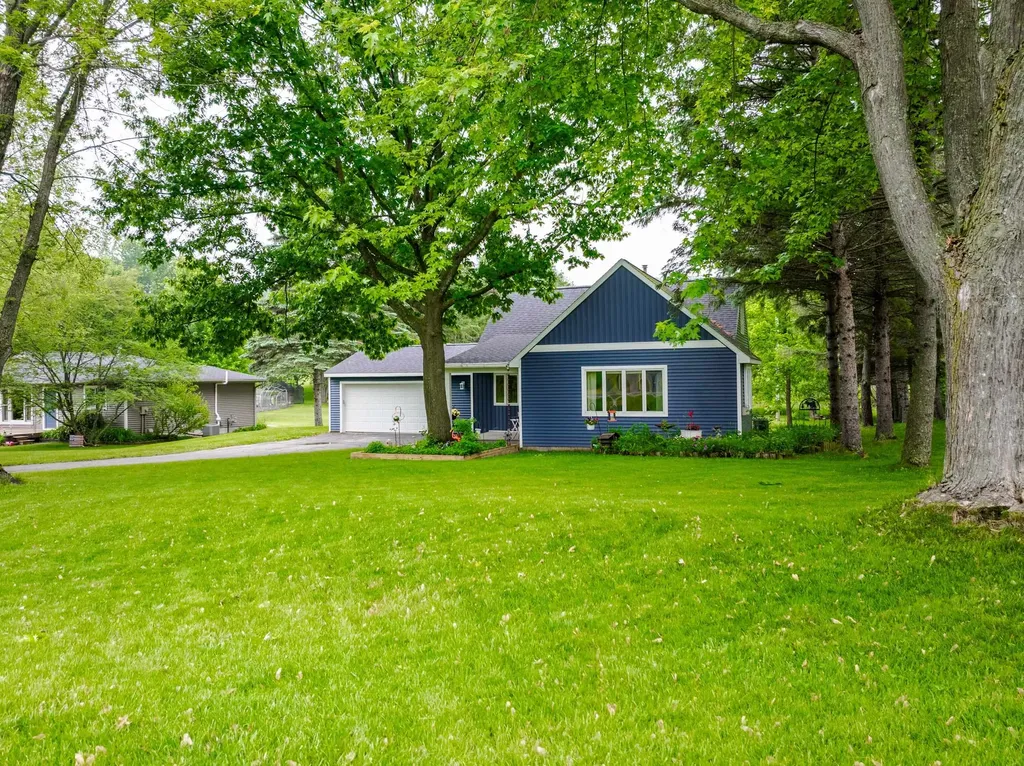 5571 Exodus Drive Long Lake Township MI 49684