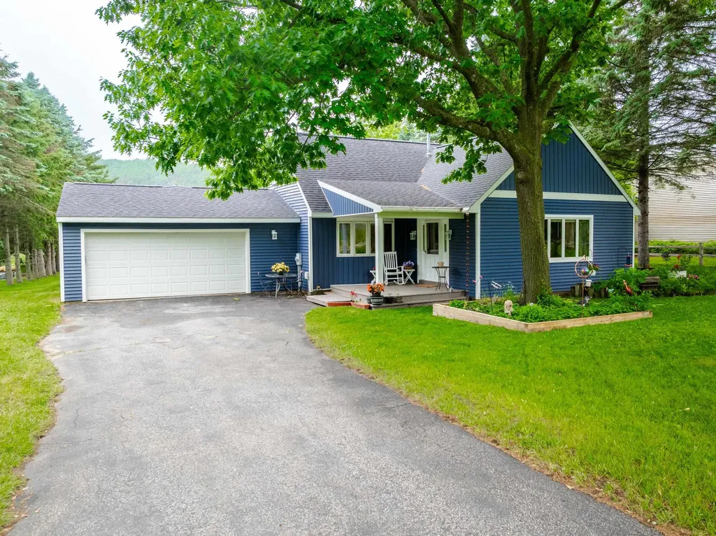 5571 Exodus Drive Long Lake Township MI 49684