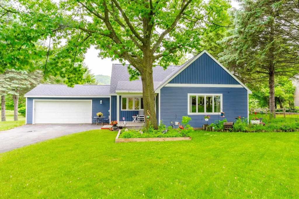 5571 Exodus Drive Long Lake Township MI 49684