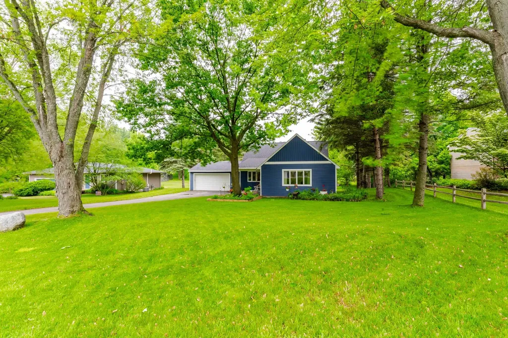 5571 Exodus Drive Long Lake Township MI 49684
