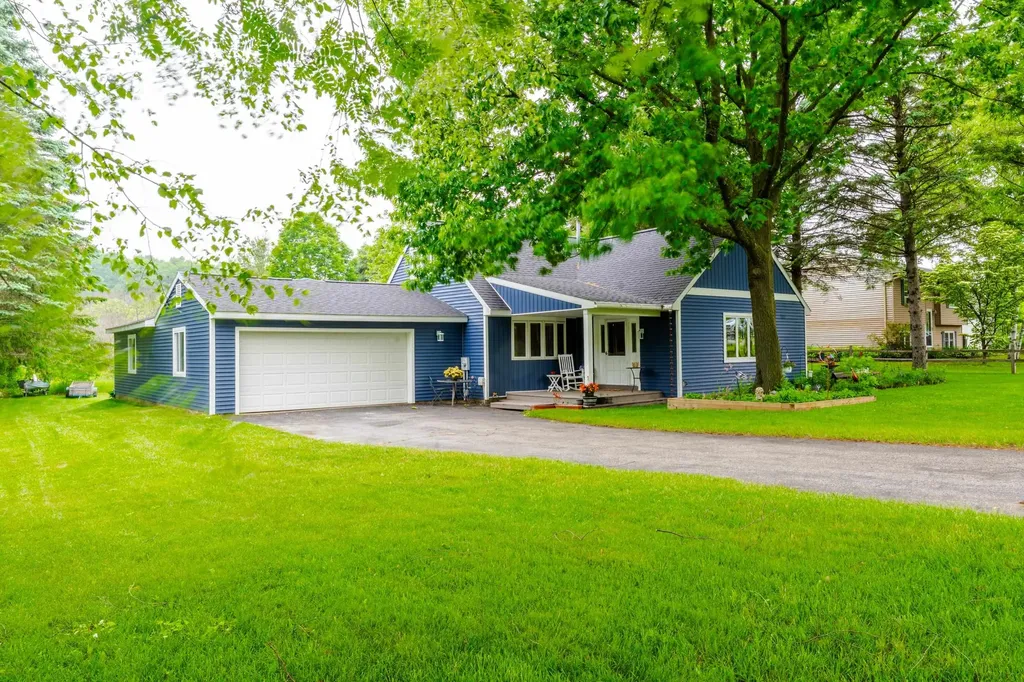 5571 Exodus Drive Long Lake Township MI 49684