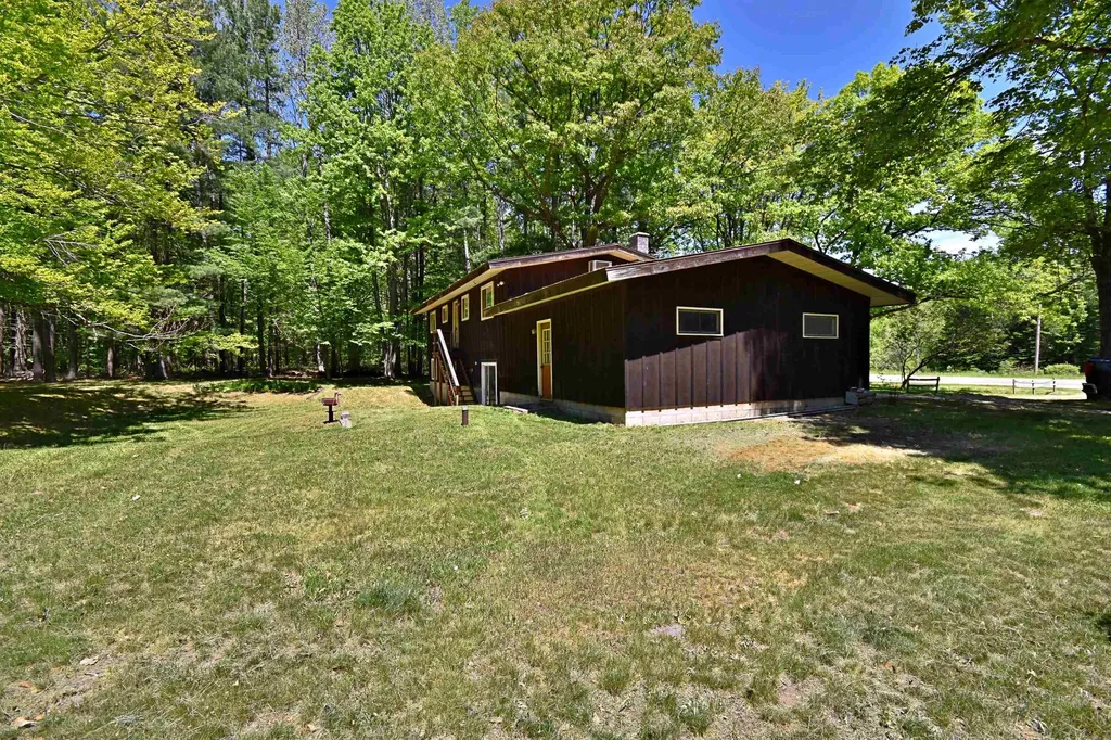 5388 E M-115 Selma Township MI 49601