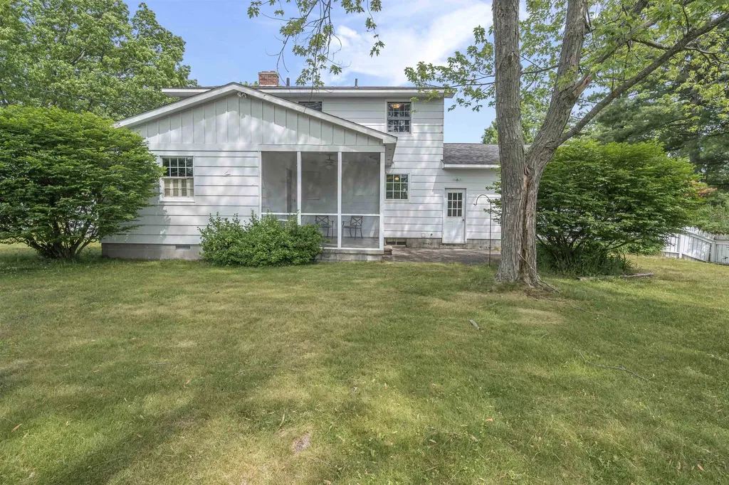 424 Crestview Place Cadillac City MI 49601