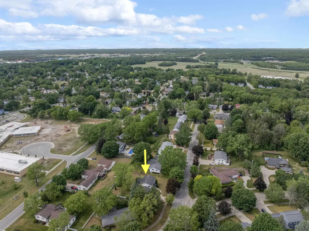 424 Crestview Place Cadillac City MI 49601