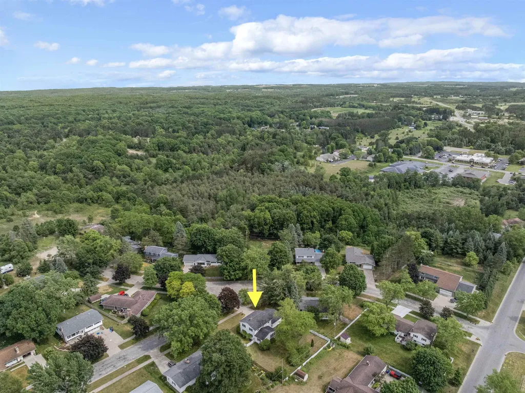 424 Crestview Place Cadillac City MI 49601