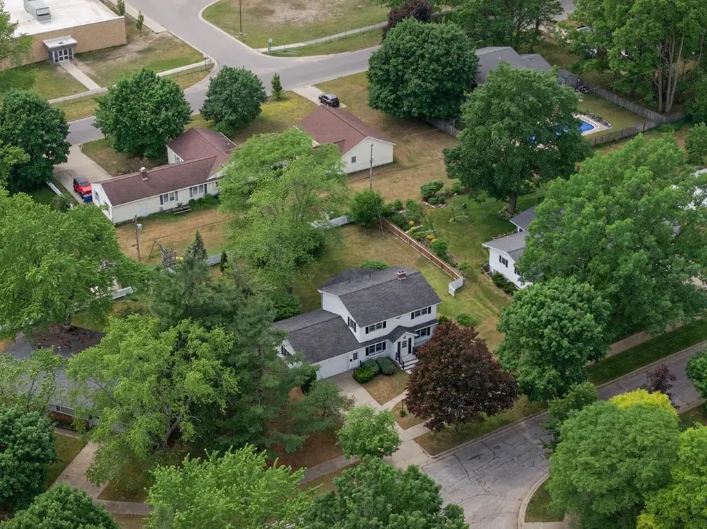 424 Crestview Place Cadillac City MI 49601