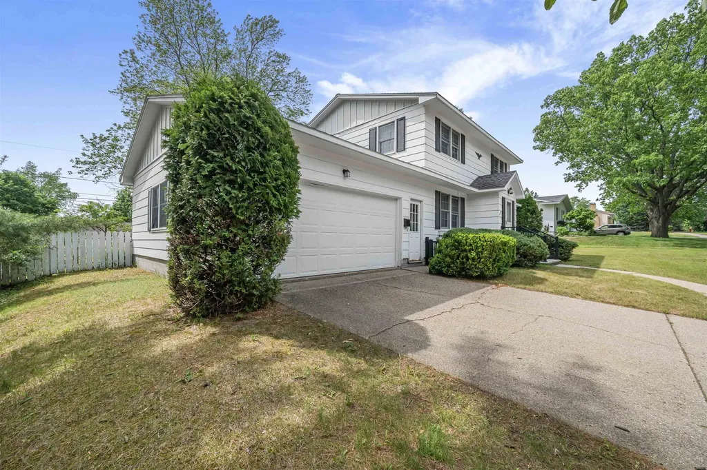 424 Crestview Place Cadillac City MI 49601