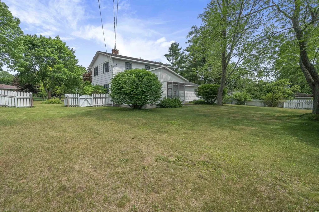 424 Crestview Place Cadillac City MI 49601