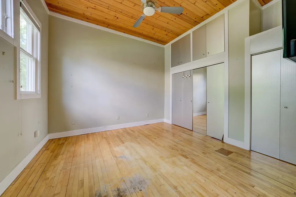 402 W Tenth Street Traverse City City MI 49684