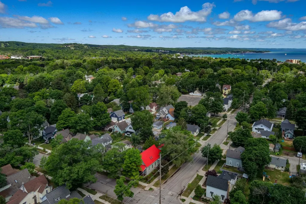 402 W Tenth Street Traverse City City MI 49684