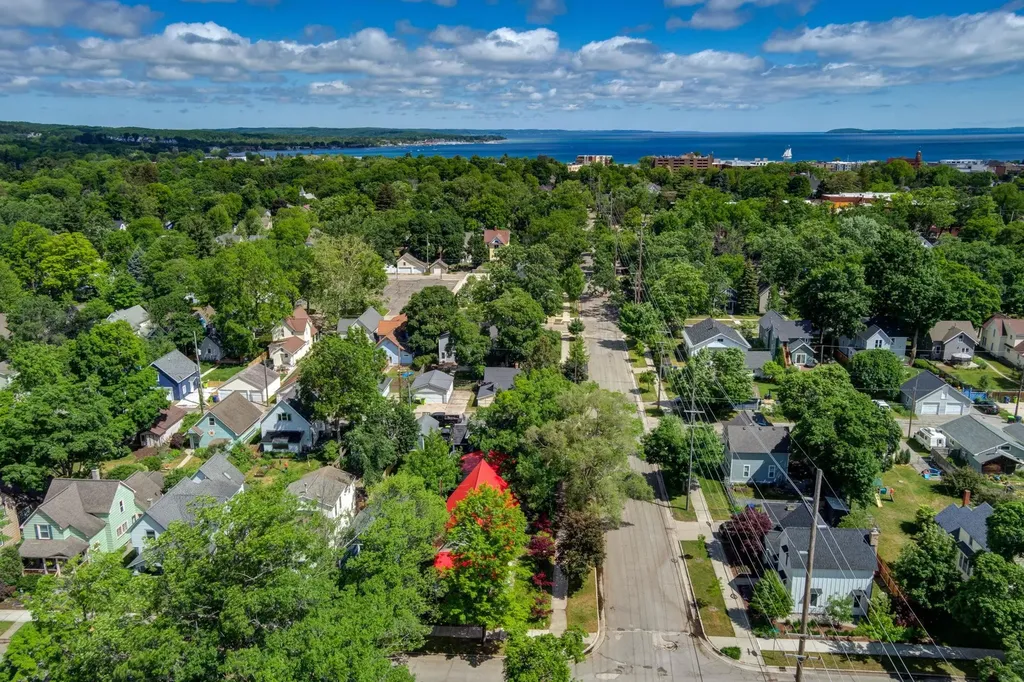 402 W Tenth Street Traverse City City MI 49684