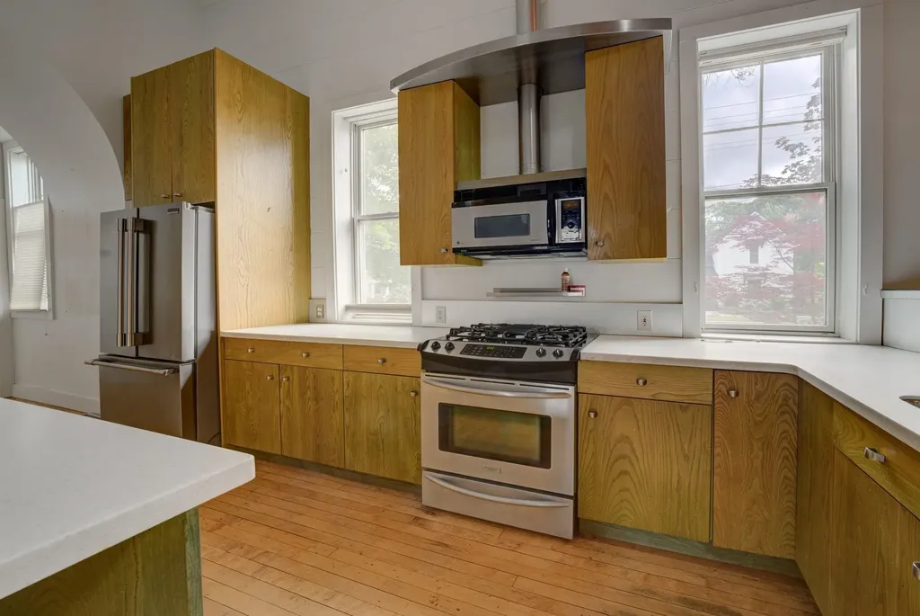 402 W Tenth Street Traverse City City MI 49684