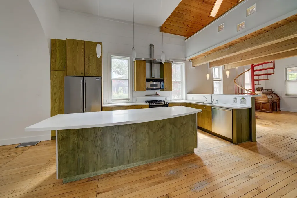 402 W Tenth Street Traverse City City MI 49684
