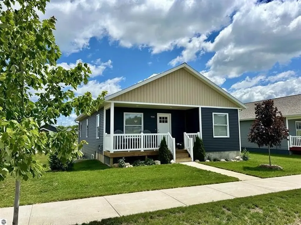 806 Sepia Street Garfield Charter Township MI 49696