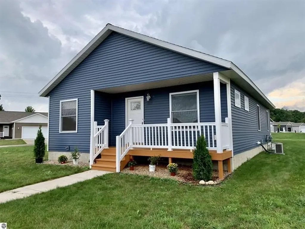 742 Ashland Drive Garfield Charter Township MI 49696