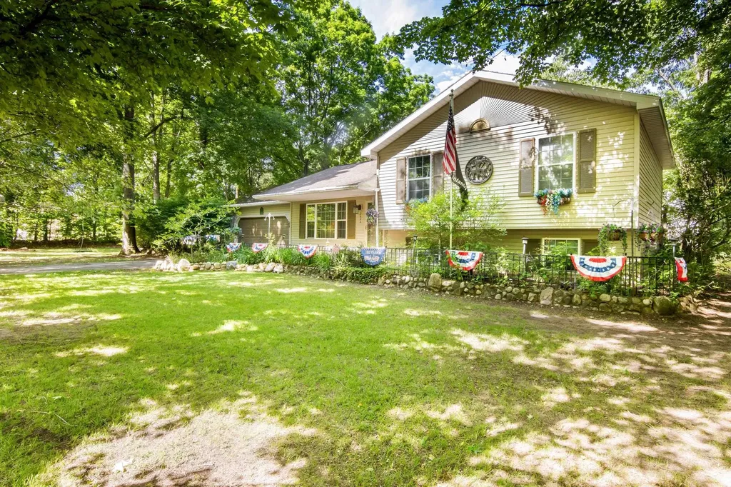 2494 Holland Circle Traverse City City MI 49685