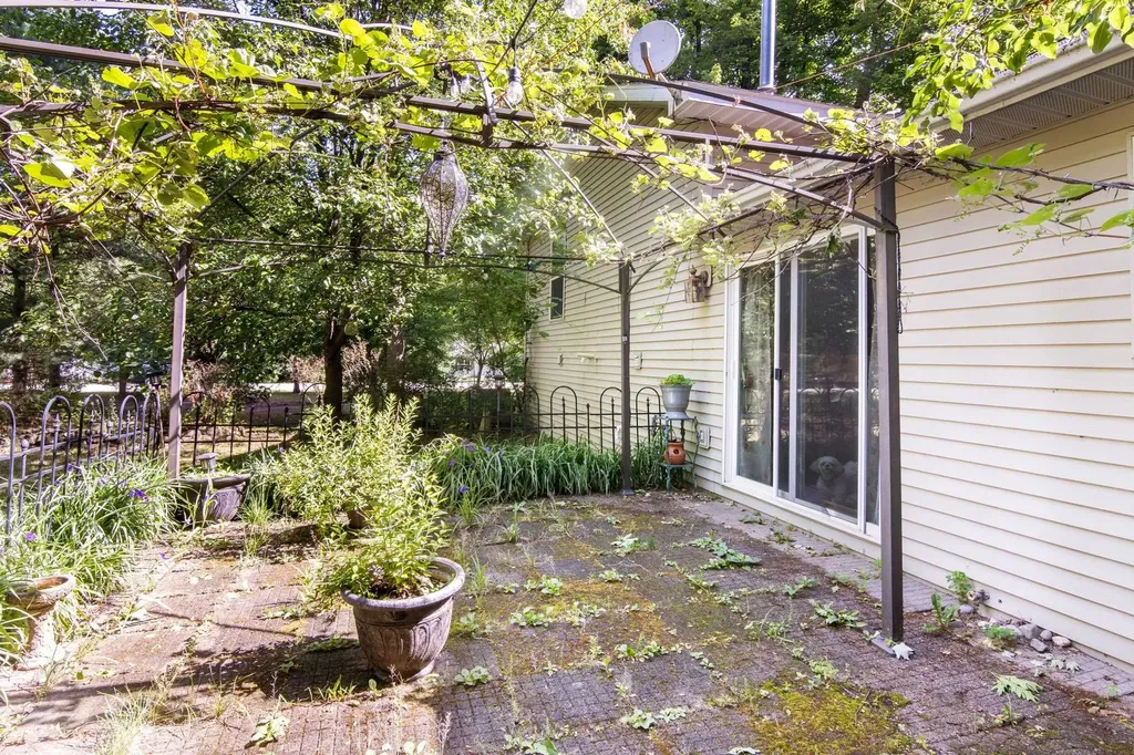 2494 Holland Circle Traverse City City MI 49685