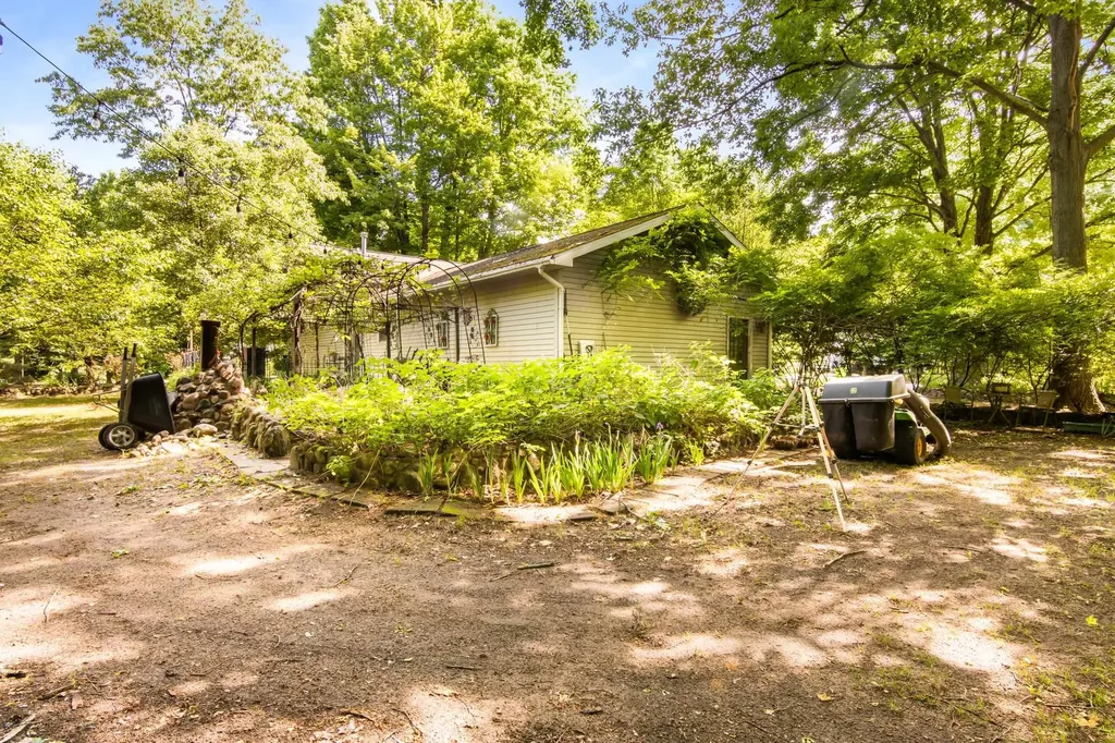 2494 Holland Circle Traverse City City MI 49685