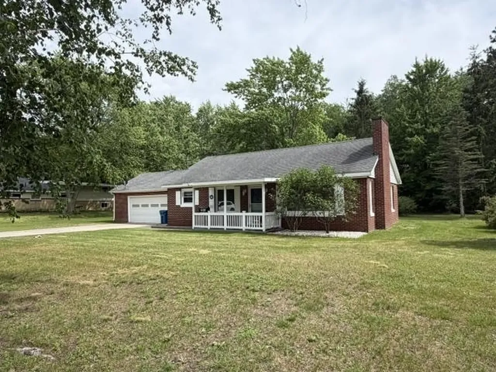 1693 Chestnut Street Cadillac City MI 49601
