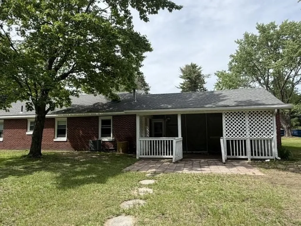 1693 Chestnut Street Cadillac City MI 49601