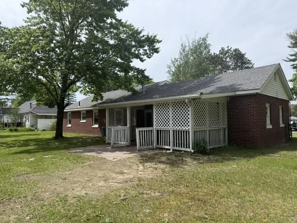 1693 Chestnut Street Cadillac City MI 49601