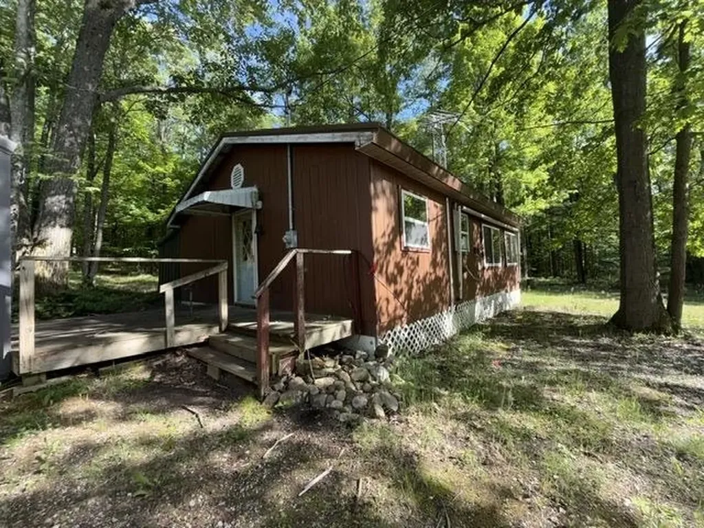 4933 E Johnson Road Norwich Township MI 49651
