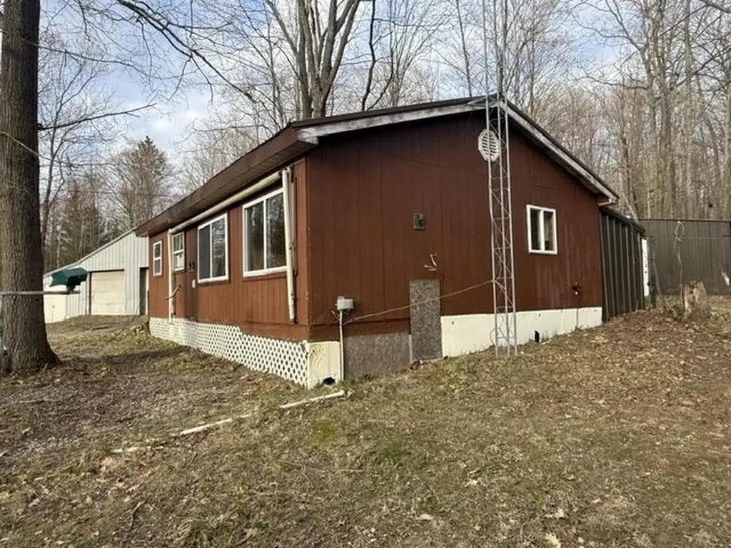 4933 E Johnson Road Norwich Township MI 49651