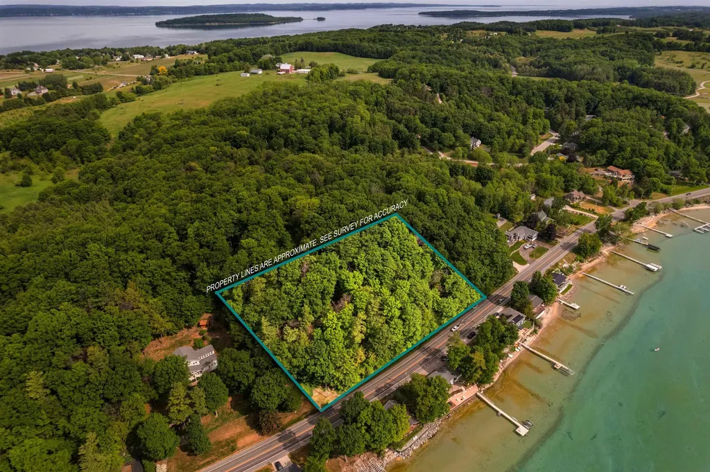 00 Center Road Peninsula Township MI 49686